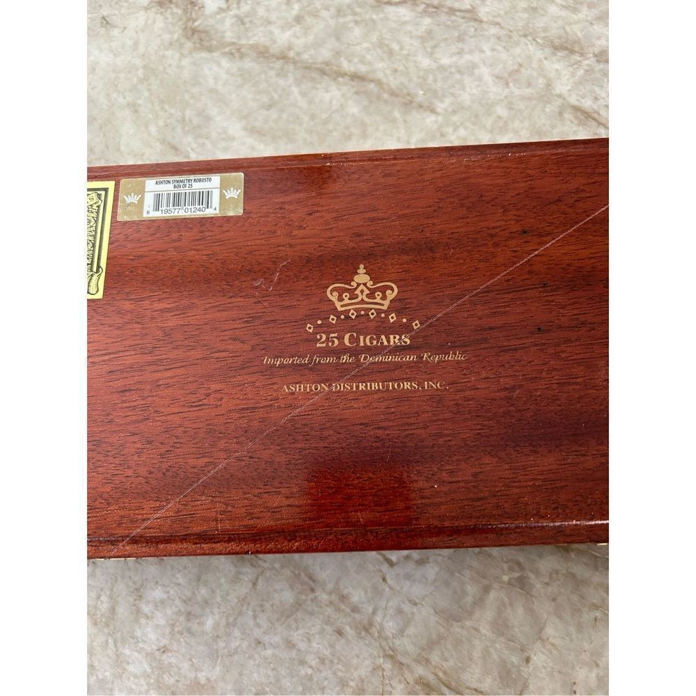 Beautiful Wooden Cigar Box - Picture 4 of 6
